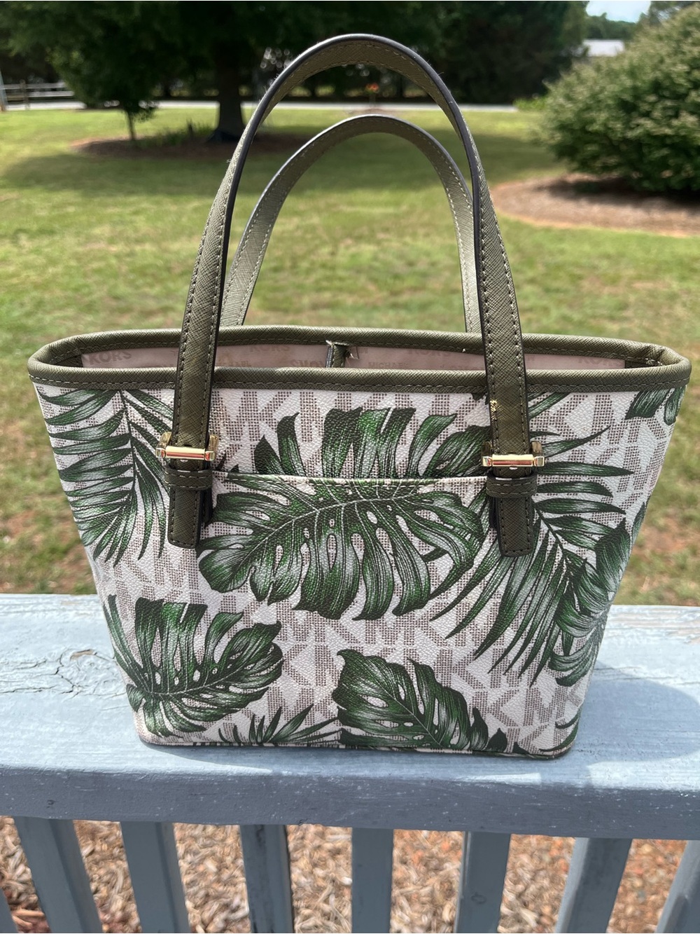 Michael Michael Kors Olive Green Leaf-print hand bag - Picture 4 of 9